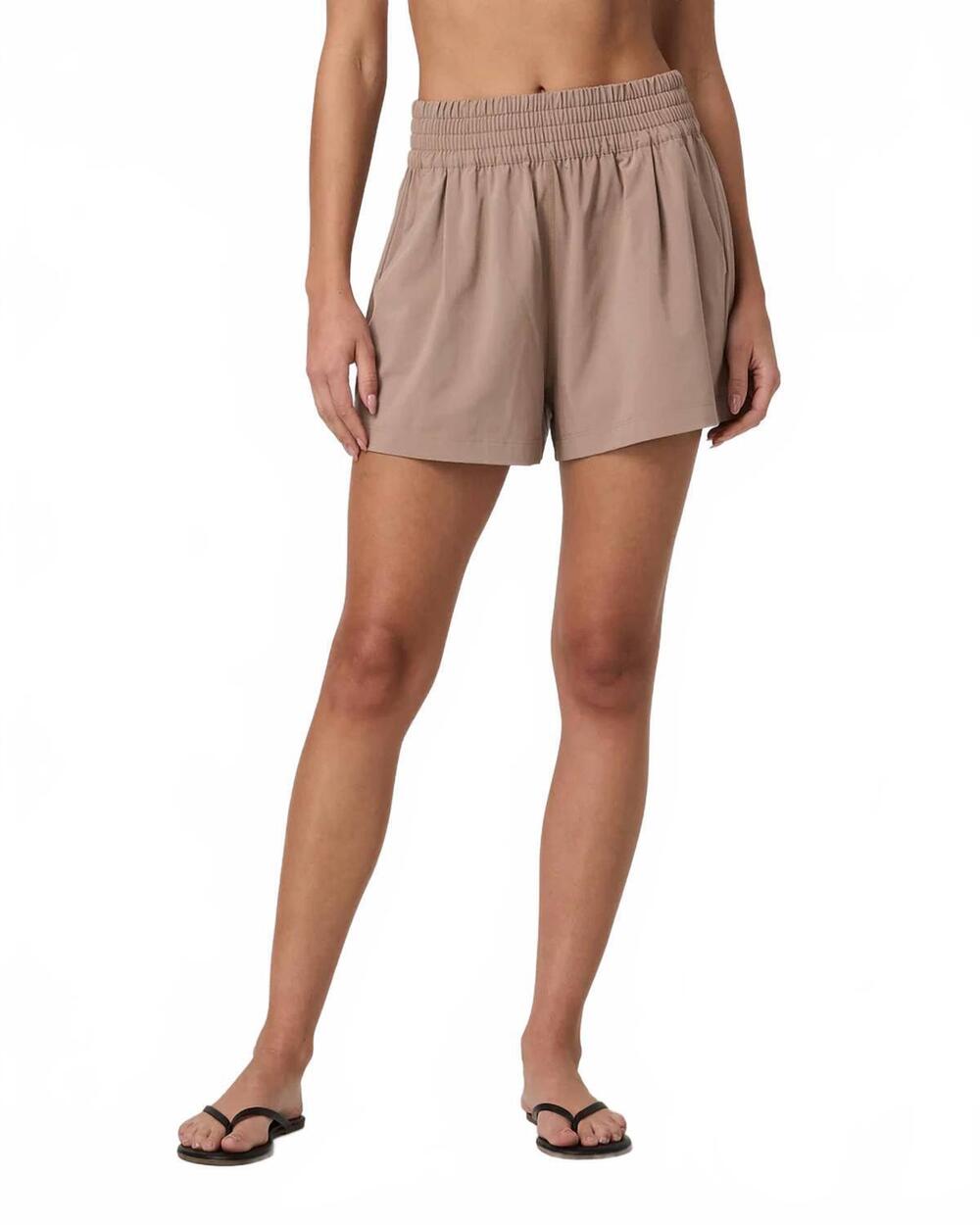 NEW VUORI villa everyday shorts in sorrel brown